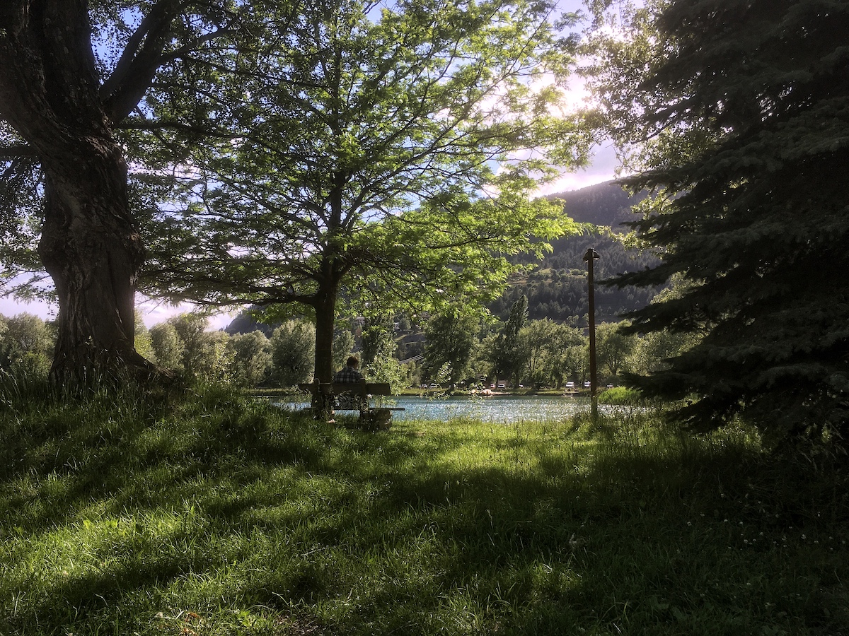 Relaxing at the lake of Eygliers